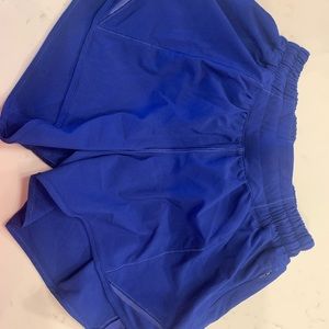 NWOT Lululemon hotty hot shorts size 2 4”